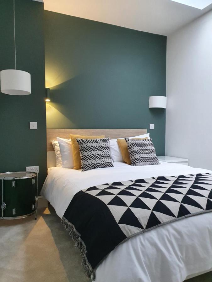 ترورو The Taylor Suite - Stunning 2-Ensuite Beds, Cathedral View Roof Garden المظهر الخارجي الصورة
