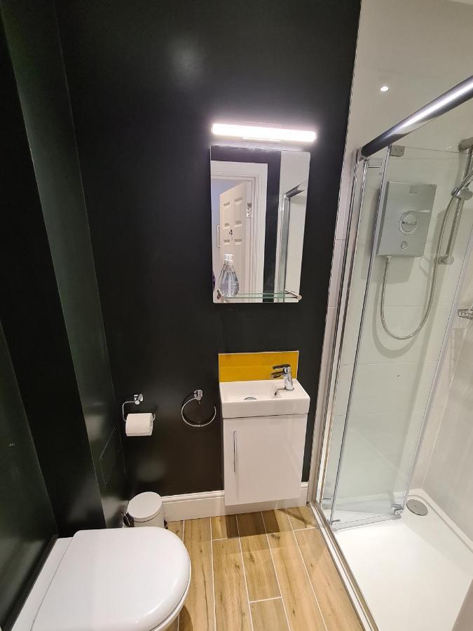 ترورو The Taylor Suite - Stunning 2-Ensuite Beds, Cathedral View Roof Garden المظهر الخارجي الصورة