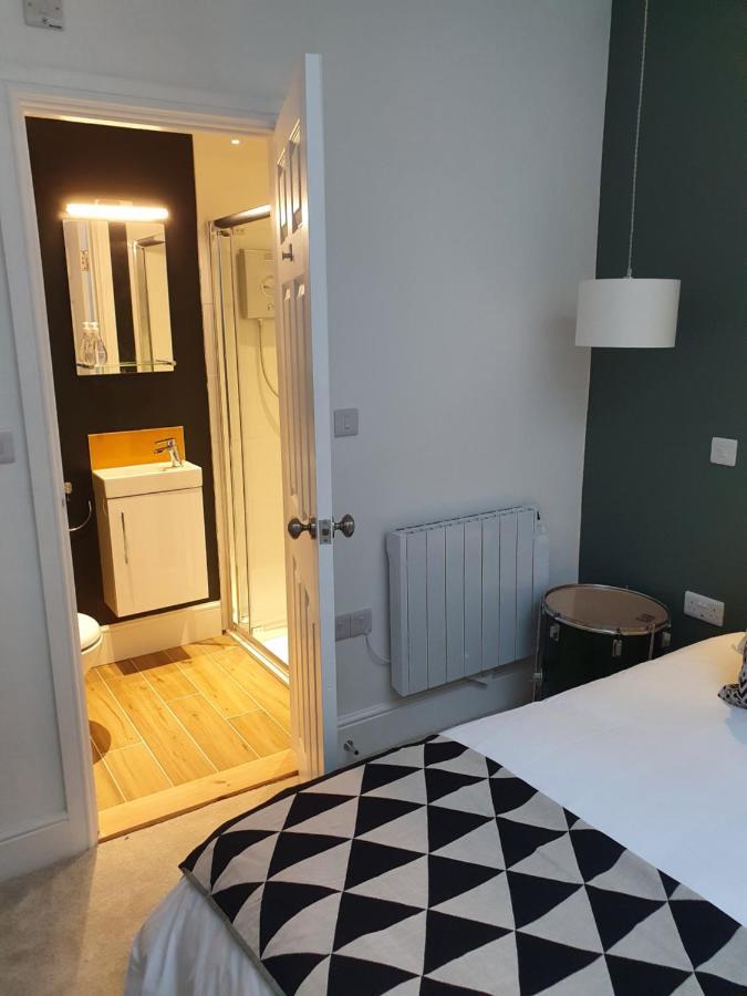 ترورو The Taylor Suite - Stunning 2-Ensuite Beds, Cathedral View Roof Garden المظهر الخارجي الصورة