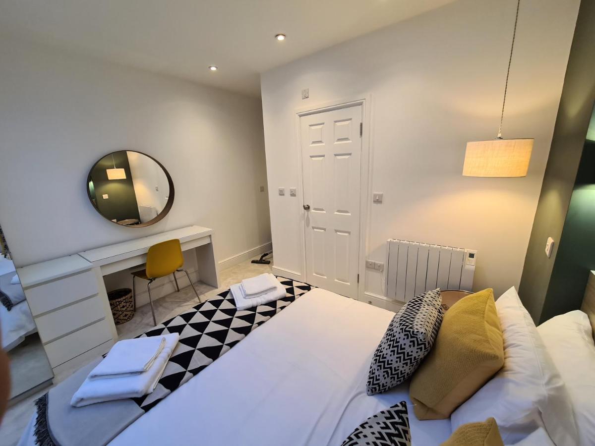 ترورو The Taylor Suite - Stunning 2-Ensuite Beds, Cathedral View Roof Garden المظهر الخارجي الصورة