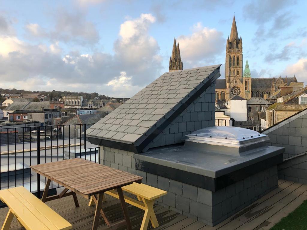 ترورو The Taylor Suite - Stunning 2-Ensuite Beds, Cathedral View Roof Garden المظهر الخارجي الصورة