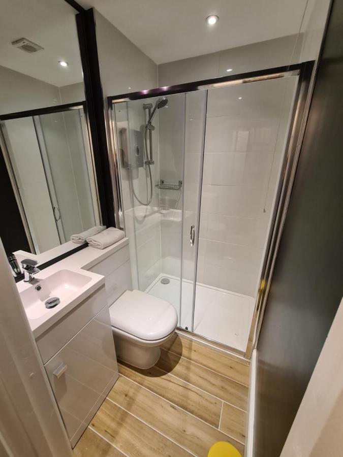 ترورو The Taylor Suite - Stunning 2-Ensuite Beds, Cathedral View Roof Garden المظهر الخارجي الصورة
