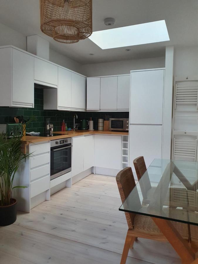 ترورو The Taylor Suite - Stunning 2-Ensuite Beds, Cathedral View Roof Garden المظهر الخارجي الصورة
