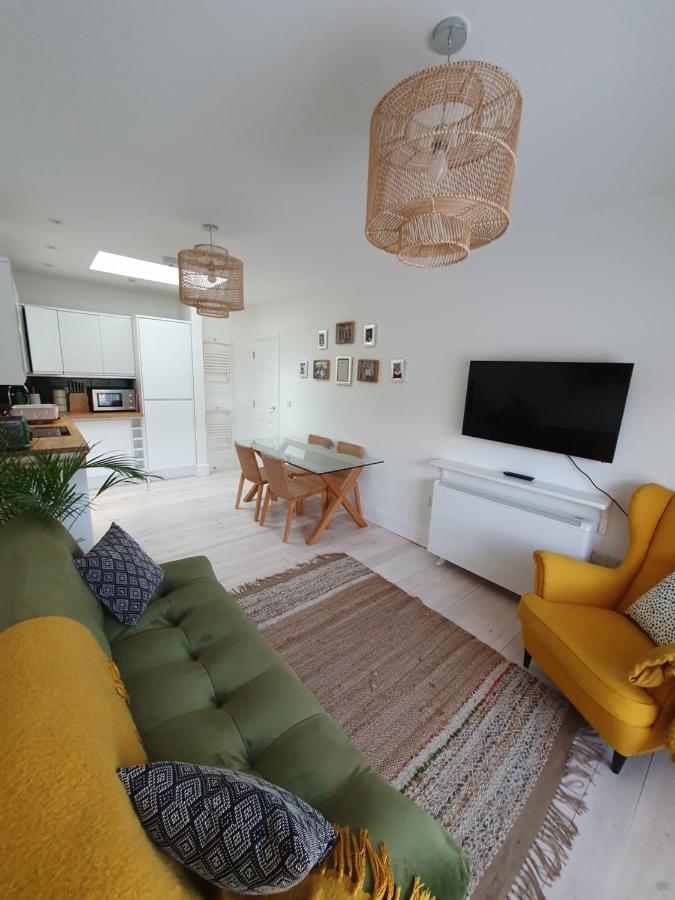 ترورو The Taylor Suite - Stunning 2-Ensuite Beds, Cathedral View Roof Garden المظهر الخارجي الصورة